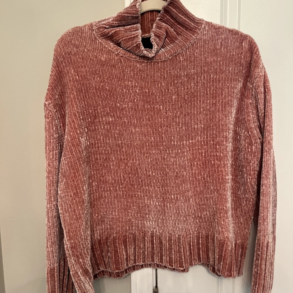 Pink sweater - Picture 1 of 2